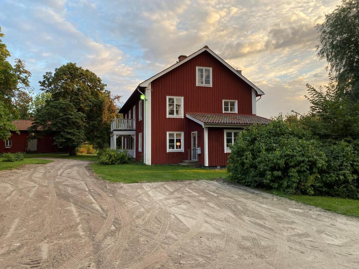 Segerstadsby Gardshotell Ab Vålberg Buitenkant foto
